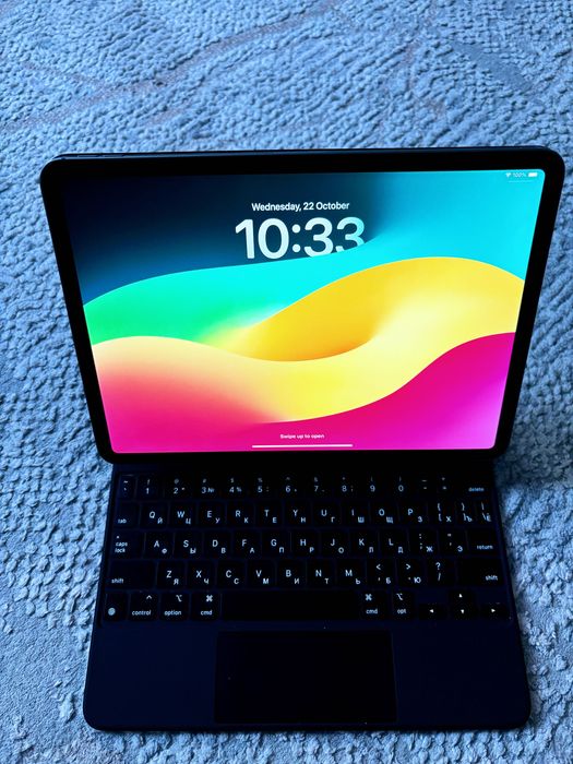 iPad 12.9 Pro, iPad 11 Pro + Magic Keyboard