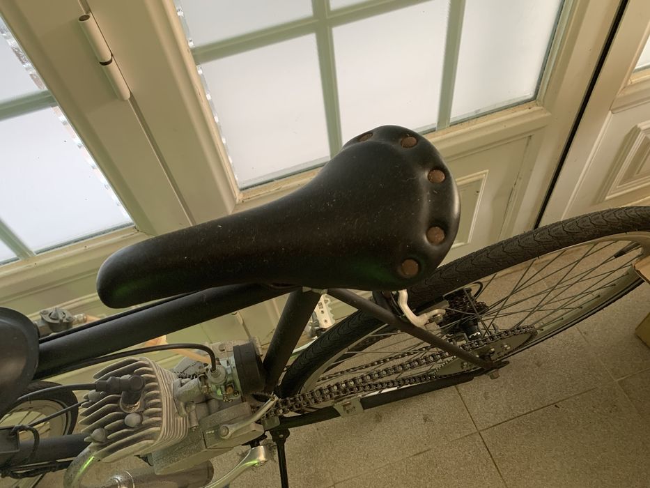 Reservada - Bicicleta com motor