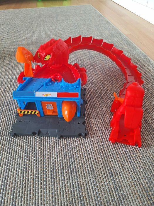 Pista hot wheel escorpião