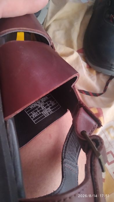 Продаж взуття натуральна шкіра -49р...