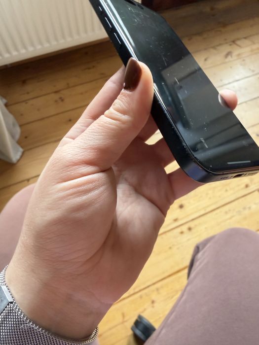 Granatowy iphone 15 pro 256 gb