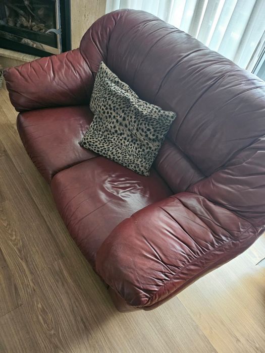 Sofá usado bordô