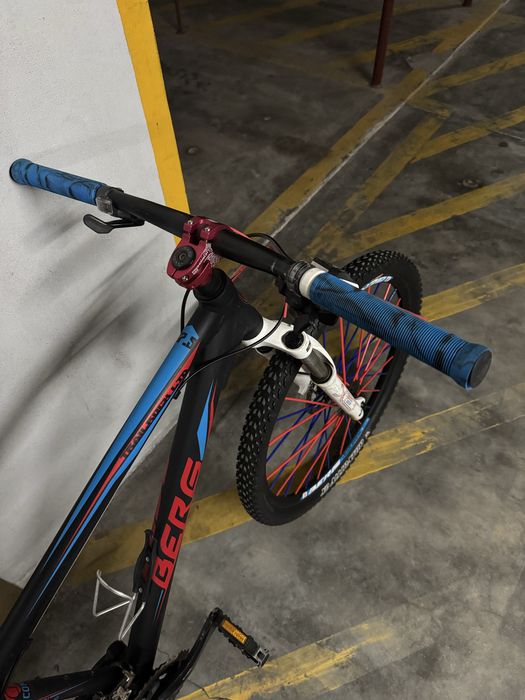 Bicicleta Berg BTT modificada para wheeling