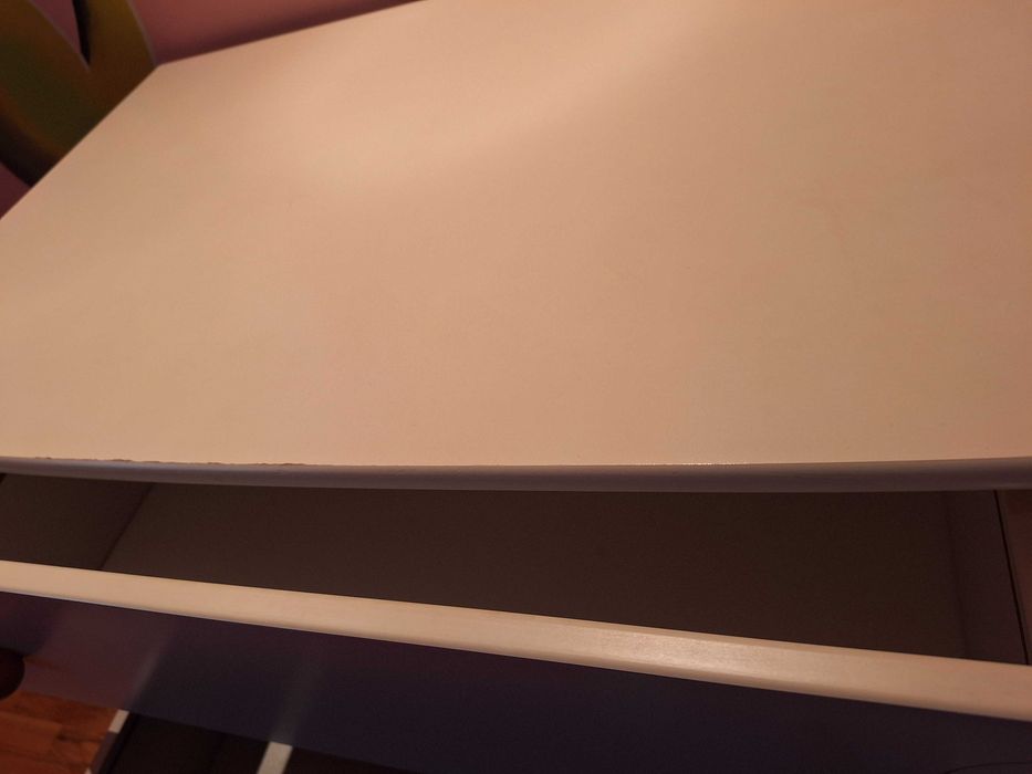 Cama com colchão e cómoda bebé