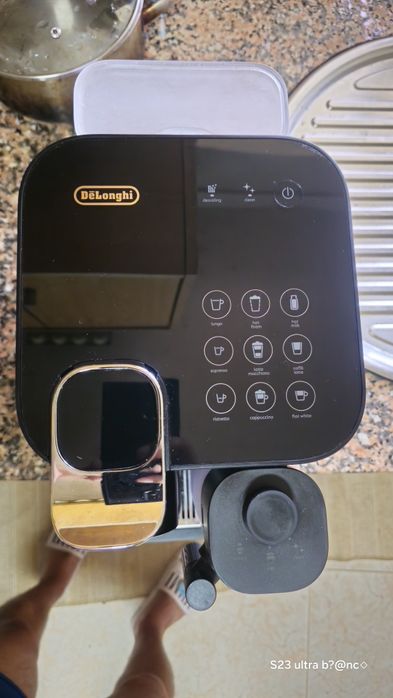 Maquina  de cafe Delonghi ( nespresso)