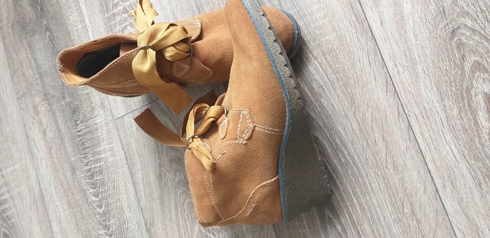 Buty Marco Tozzi rozm.39 zamsz
