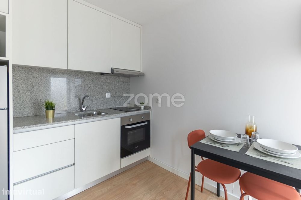 Conjunto de 3 casas independentes em Canelas