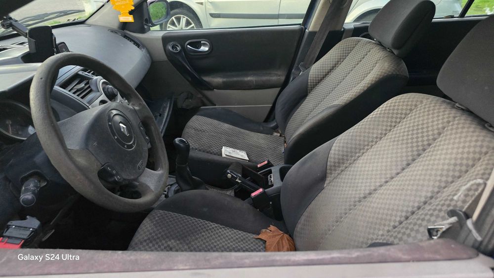 Renault megane batido com motor a funcionar