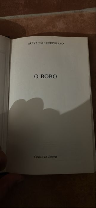 Vende se livro ja um pouco antigo