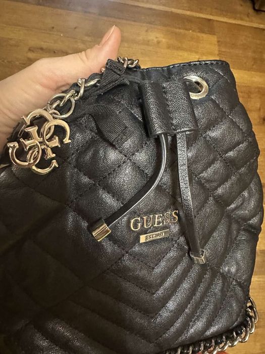 Продам жіночу сумку Guess