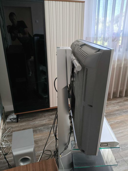 Telewizor Panasonic 32 cale ze stolikiem