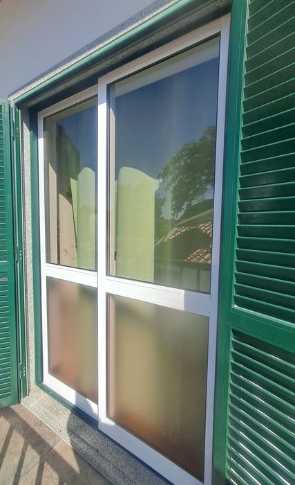 Vendo Porta entrada principal, Janelas , Portadas de Sacada   com vidro duplo e  aros e portadasexteriores, tudo alumínio.