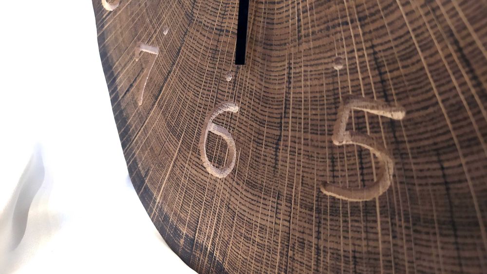 Zegar ścienny plaster dębowy żywica dąb olej czarny prezent