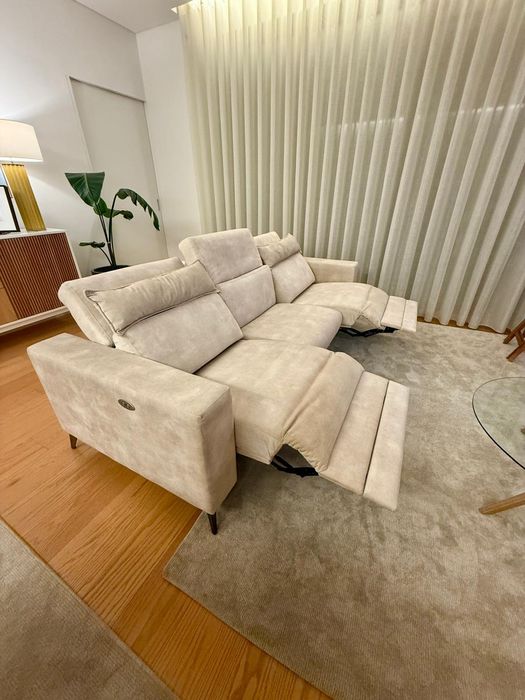 Sofá  com chaiselong elétrico