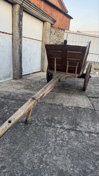 Carro de Bois / Carro de Vacas Antigo em Madeira – Tradicional