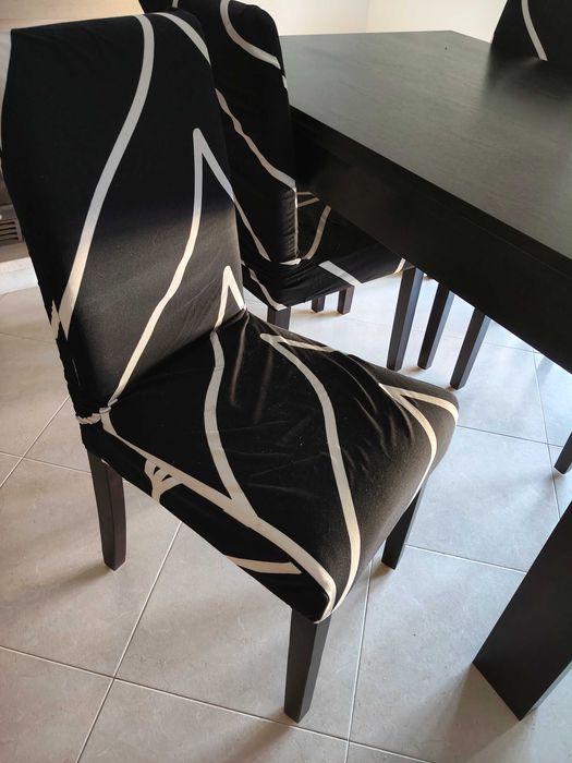 Vendo mesa com cadeiras