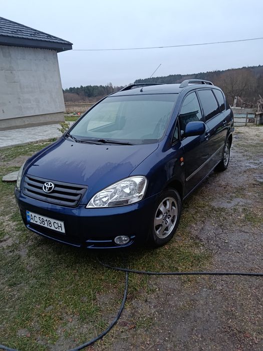 Toyota Avensis Verso 2003 р