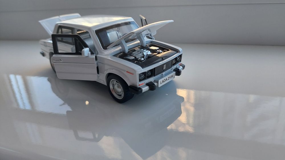 Моделька миталева LADA-2106 біла