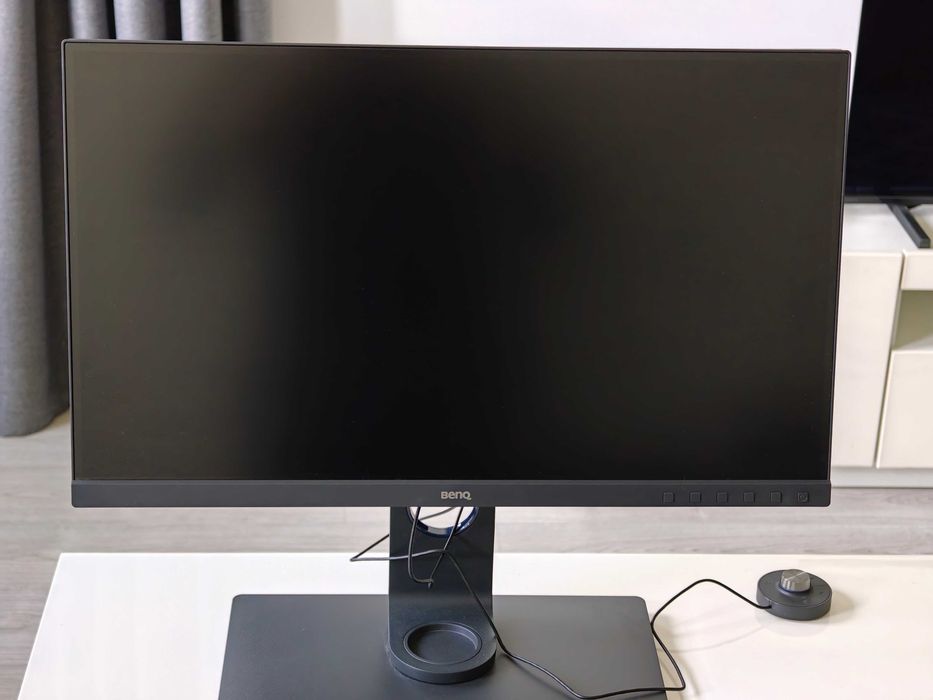 Monitor Benq SW270C + Osłona – Stan bardzo dobry
