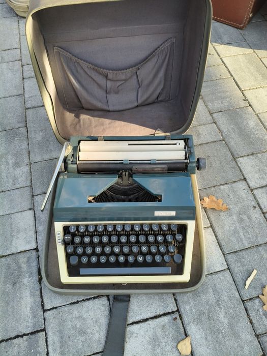 Zestaw maszyn do pisania hermes 3000 underwood