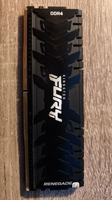 Pamięć RAM DDR4 Kingston Fury Renegade 1x16 GB  4600 Mhz używana spraw