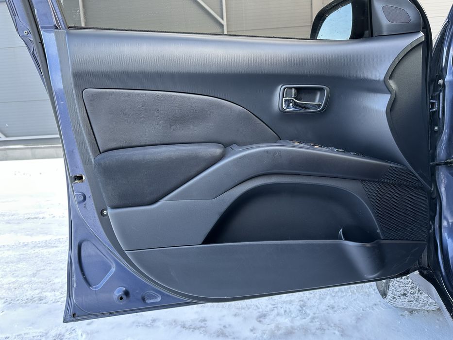 Mitsubishi Outlander XL 2008. Газ/Бензин 2.4