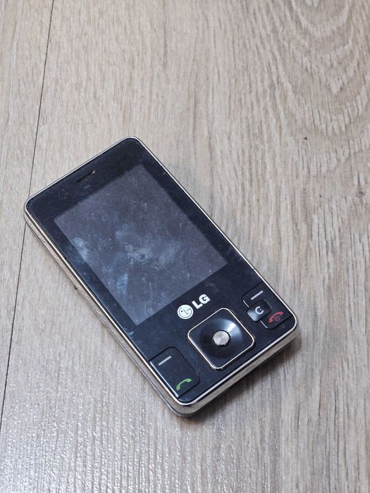 Telefon LG KC550