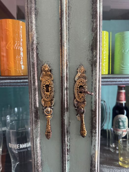 Móvel Vintage Grande com Vitrine | Peça Única Estilo Provençal / Rústico Chic