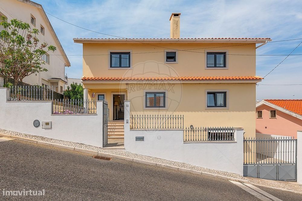T4 Detached House for Sale