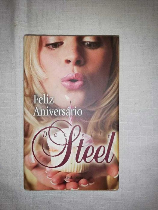 Vendo livro ( feliz aniversário Danielle Steel)