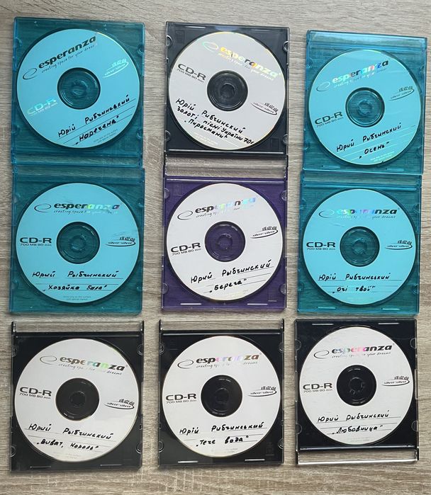 DVD диски:музика, фільми, відеоігри, касети