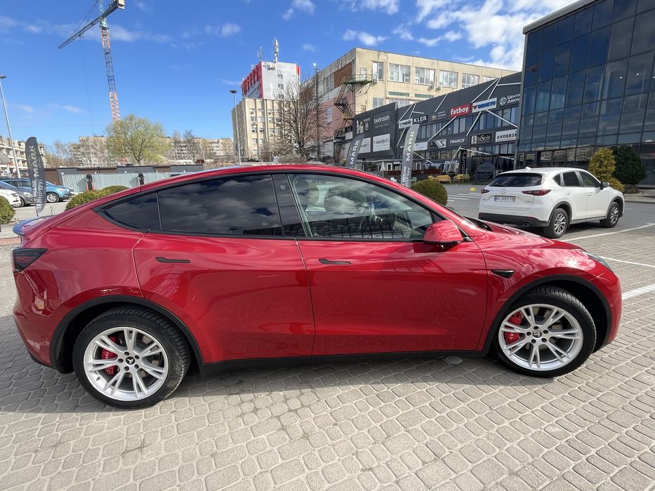 Tesla Model Y Long Range Dual Motor All-Wheel Drive 2021 Red