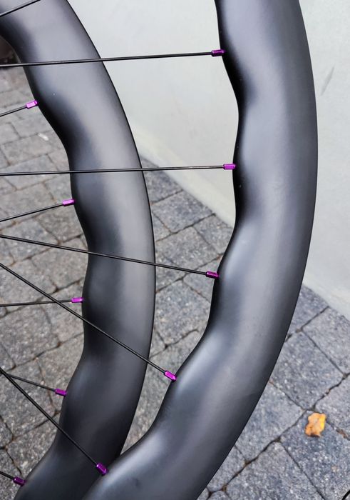 Nowe koła carbonowe szosa / gravel stożek falowany 50/45mm 1440g