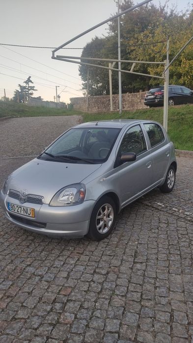 Toyota Yaris impecável