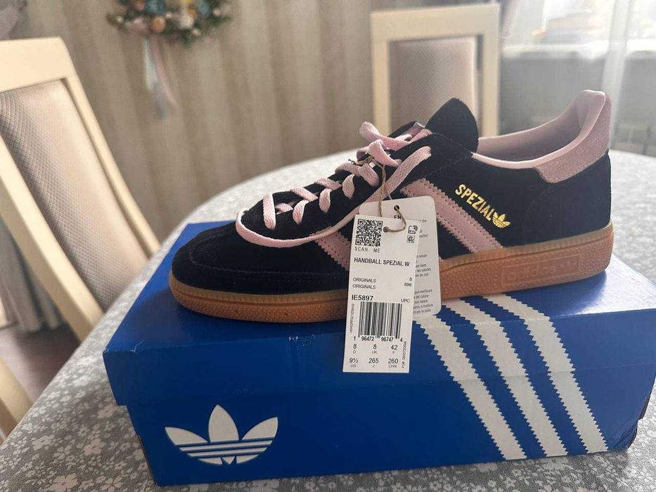 жіночі кросівки Adidas