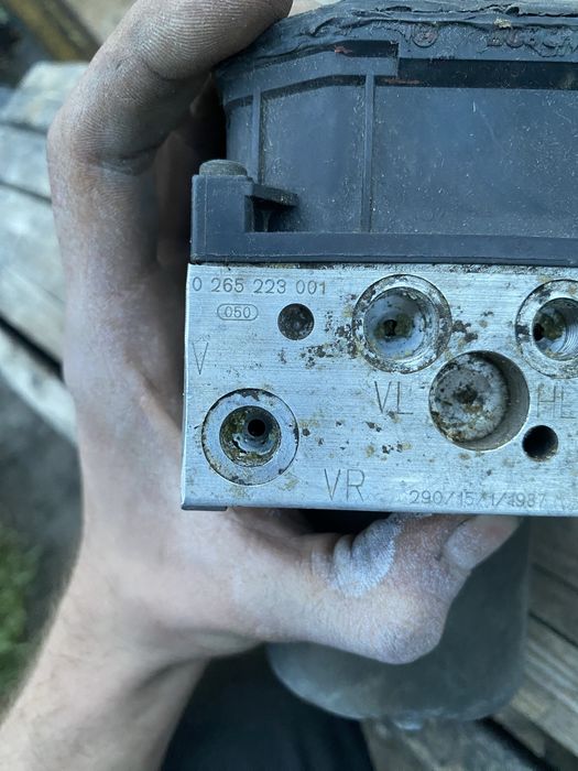 Продам Блок абс е39 001