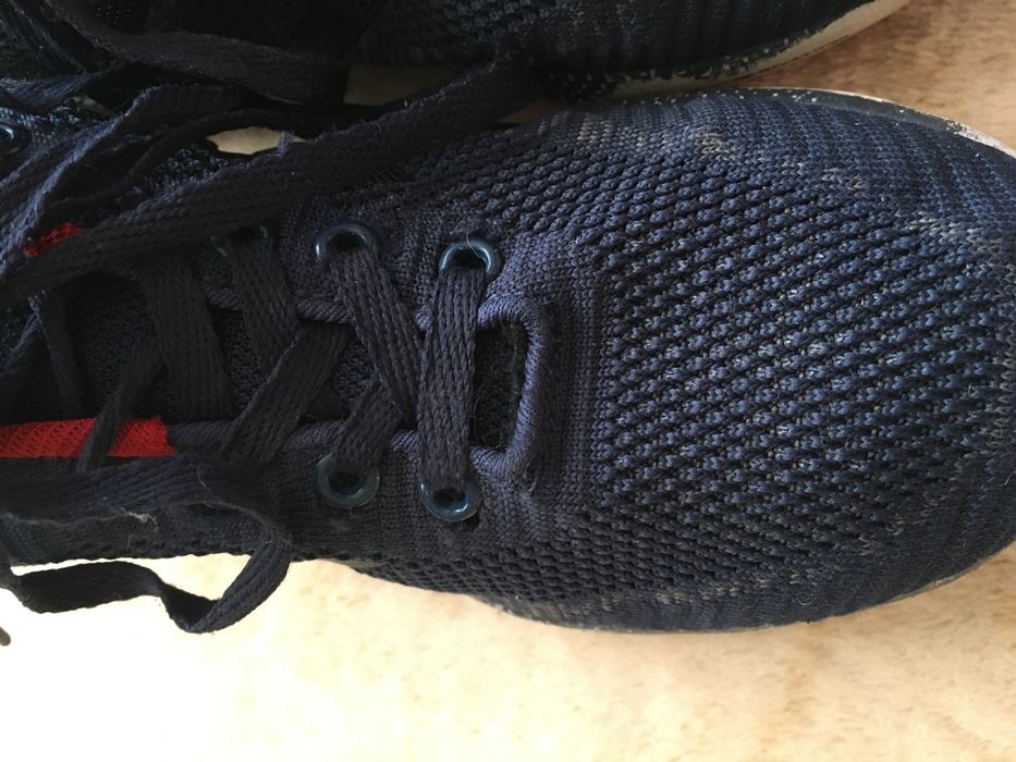 Кроссовки Adidas.