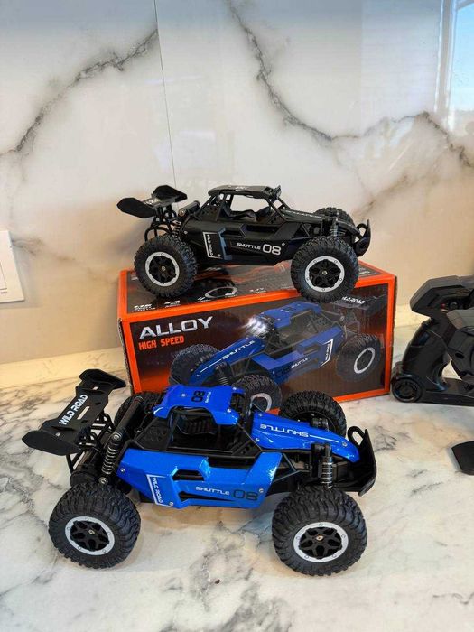 Радіокерована машинка. ТІЛЬКИ синього кольору.  Нова.  20 км/год.