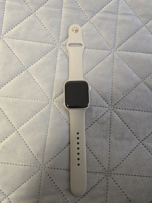 Apple Watch SE 2 44mm Starlight 100% батарея