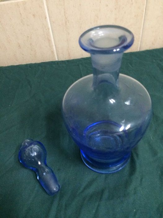 Garrafa Antiga em Vidro Colorido Soprado e Trabalhado