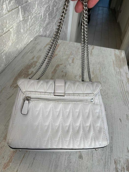 Жіноча сумка біла GUESS 24х20 см