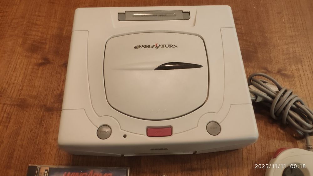Consola Sega Saturn NTSC (branca) + EXTRAS