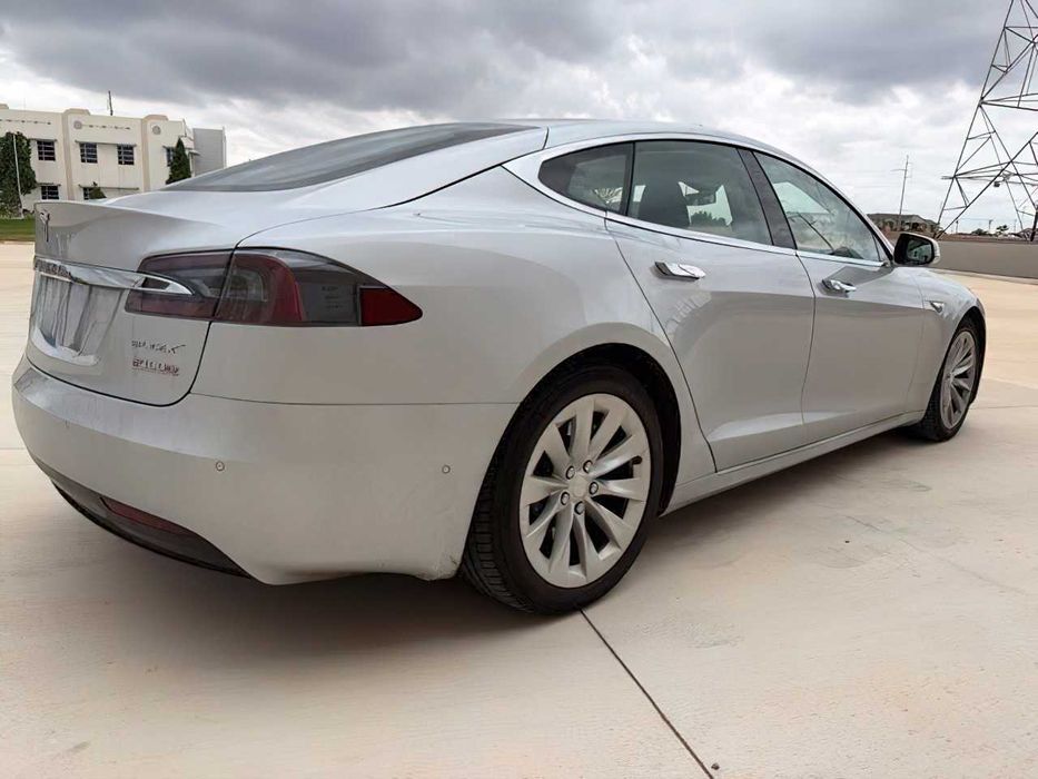 Tesla Model S P100D      2016