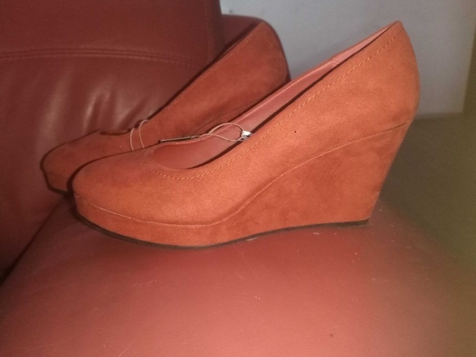 Sapatos de senhora novos