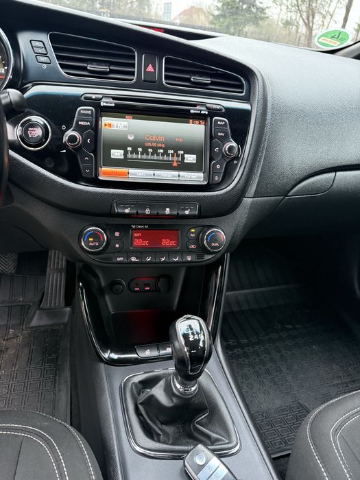 Kia proceed 1,6 gdi klima navi asystent kamera led xenon