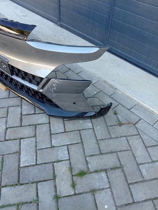 Para choque frente Renault Megane e-tech 2025