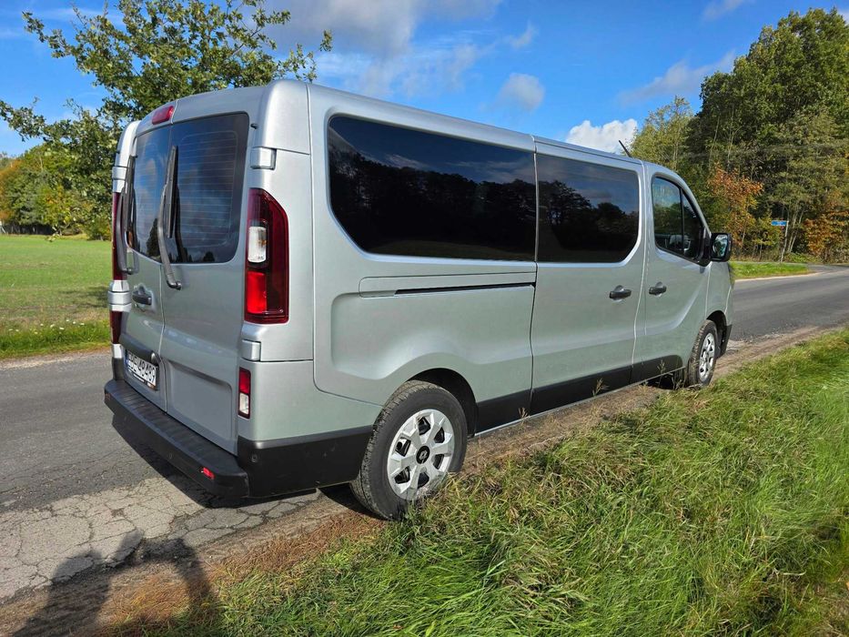 Renault Trafic Long  9 osobowy SpaceClass przewóz osób niepełnosprawnych