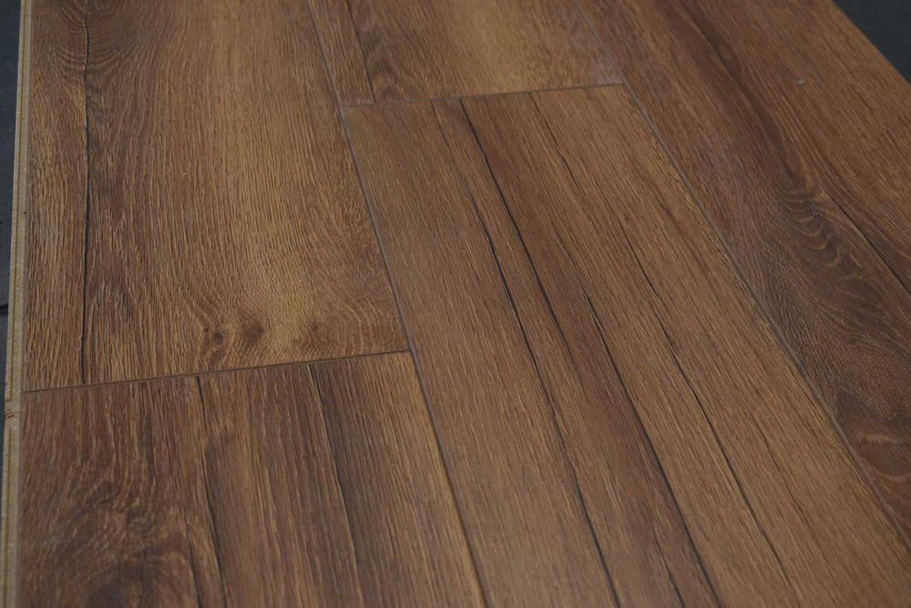 Дешевий ламинат в асортименті