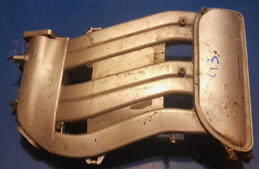 Kolektor ssący dolotowy 2.3 V5 AGZ Vw Golf mk4 IV Passat 071133203D