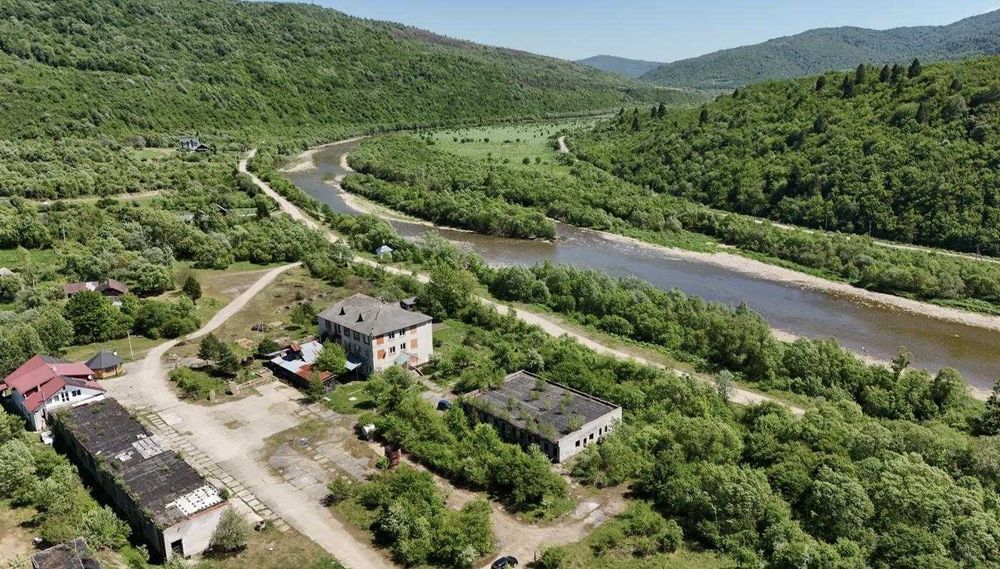 Будівля, комерція, недобудова, Довге (Сопіт), Львівська область